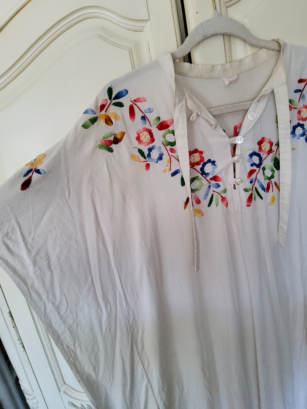1960s Embroidered White Boho Caftan - Picture 3 of 9